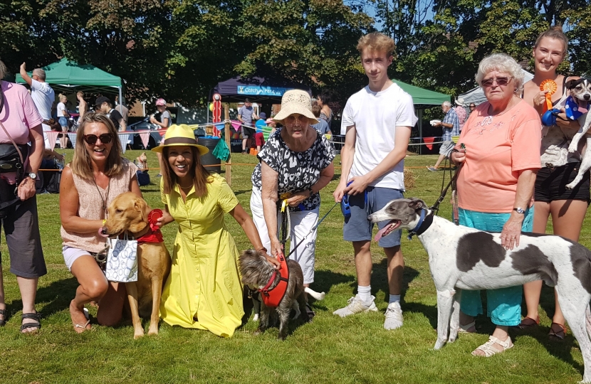 with entrants for the best male in show, won by Sophie from Sissinghurst with her dog Ozzie (kneeling to Helen’s right).